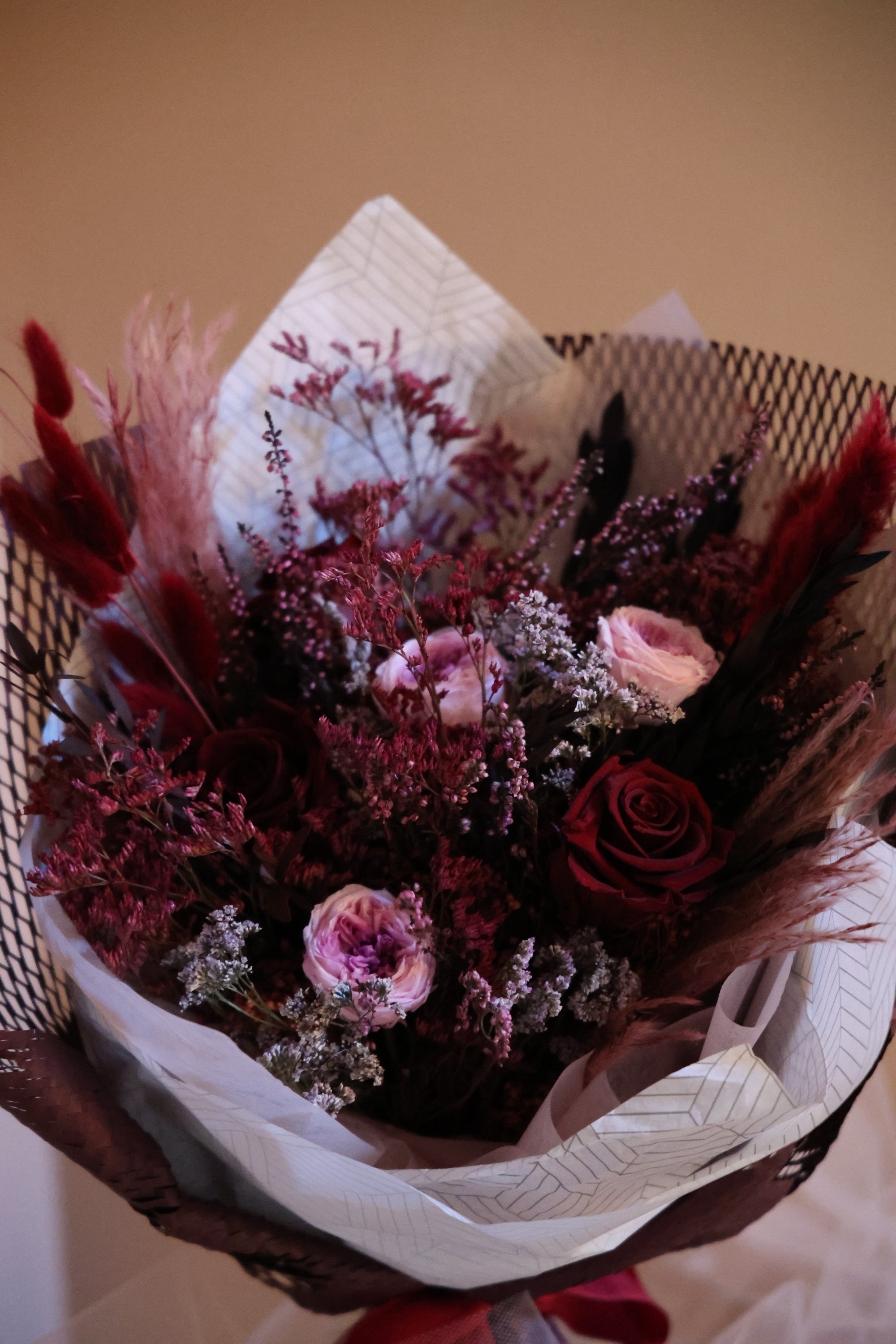 Our Magical Tales - Love Is Blind Bouquet (Petite Size with 7 Roses)