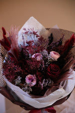 Load image into Gallery viewer, Our Magical Tales - Love Is Blind Bouquet (Petite Size with 7 Roses)
