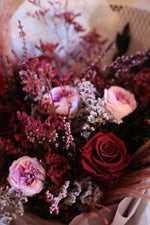 Load image into Gallery viewer, Our Magical Tales - Love Is Blind Bouquet (Petite Size with 7 Roses)
