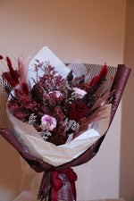 Load image into Gallery viewer, Our Magical Tales - Love Is Blind Bouquet (Petite Size with 7 Roses)
