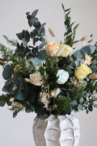 Summer 25 Collection - Roisin XXL 12-rose Bouquet (White/Light Yellow/Peach Tone)