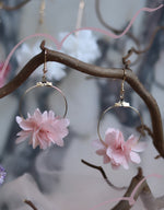 Load image into Gallery viewer, Everblooms Accessories - Rossi Preserved Hydrangea Earrings (Pink)
