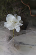 Load image into Gallery viewer, Everblooms Accessories - Angle White Preserved Hydrangea Hair Pin
