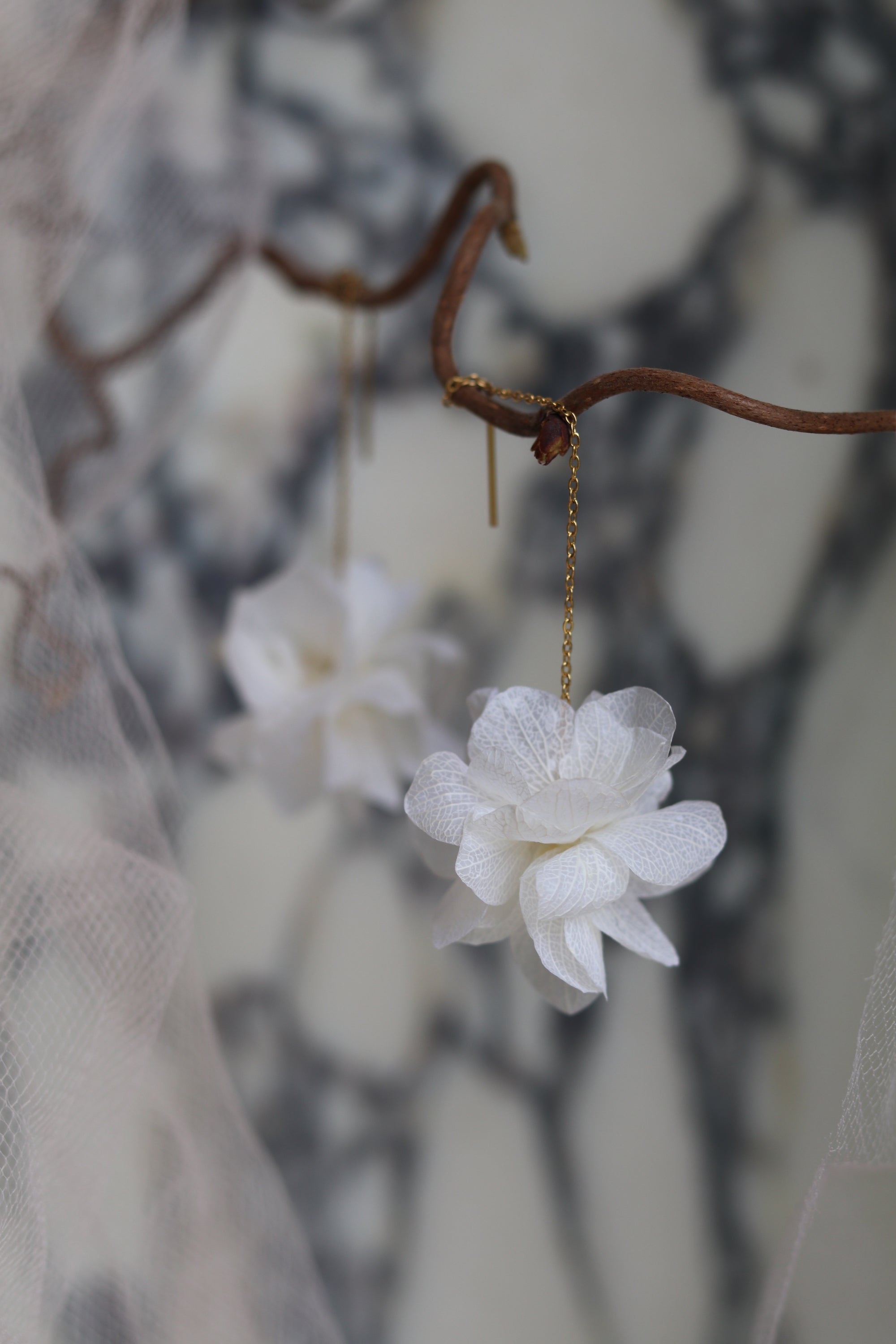 Everblooms Accessories - Adjustable Bridal White Preserved Hydrangea Earrings